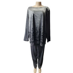 Graver Studio women's gray and black floral 2 piece velour outfit size 3X